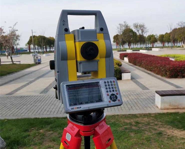 中纬ZOOM95全站仪：高精度测量领域的革新之作